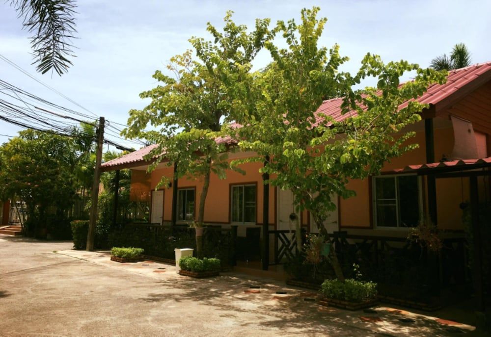 undefined Busaba House 4