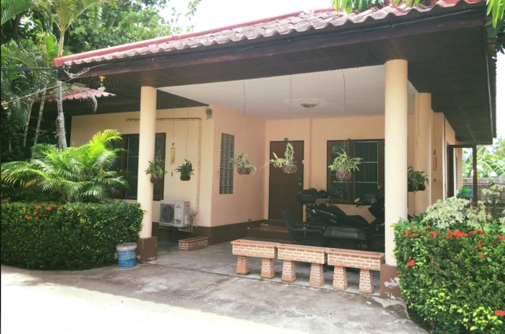 undefined Busaba House 8