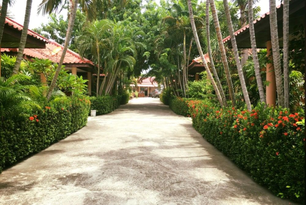 Busaba House Deluxe Double Room 5