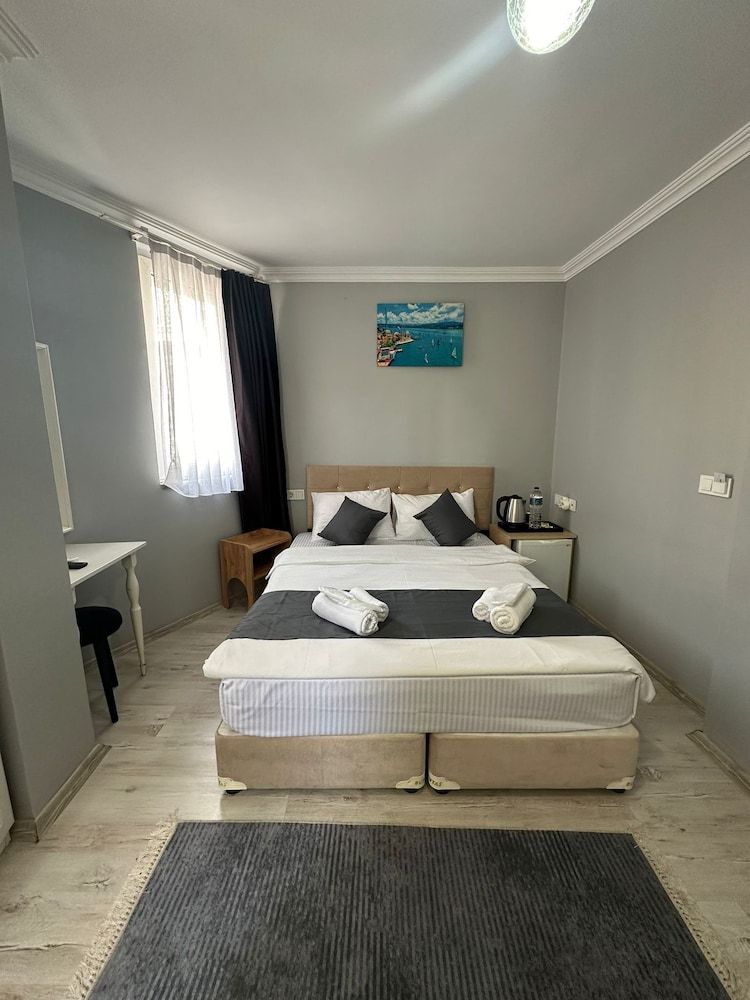 undefined Hotel Rose Bouquets 5