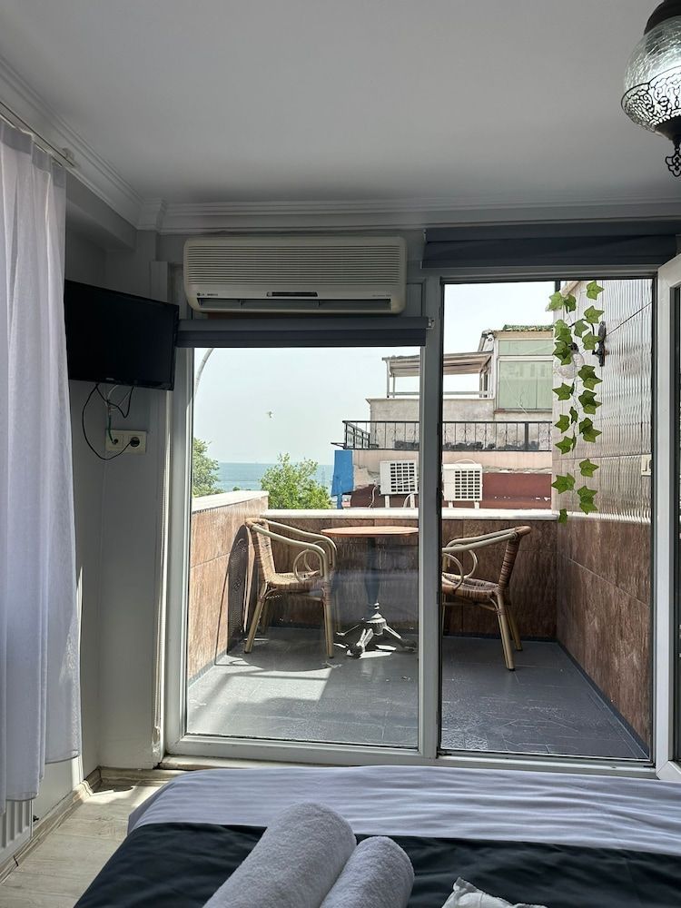 undefined Hotel Rose Bouquets 10