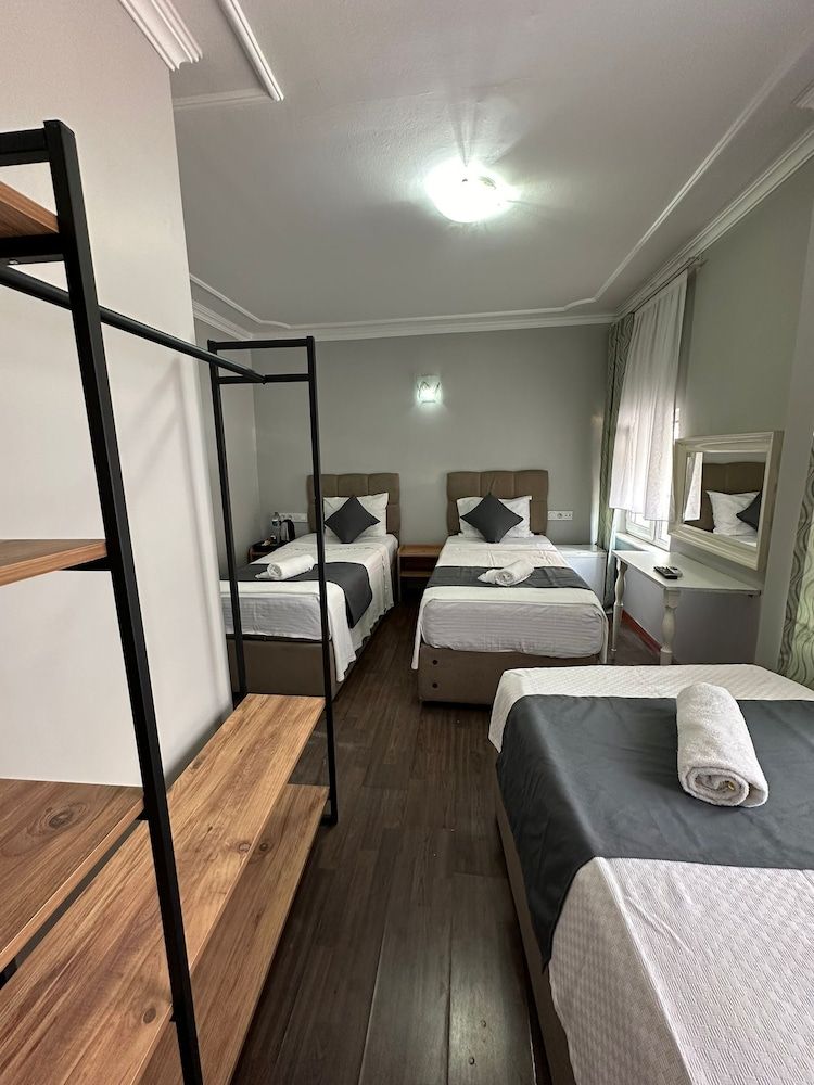 Hotel Rose Bouquets Standard Triple Room, Multiple Beds 5