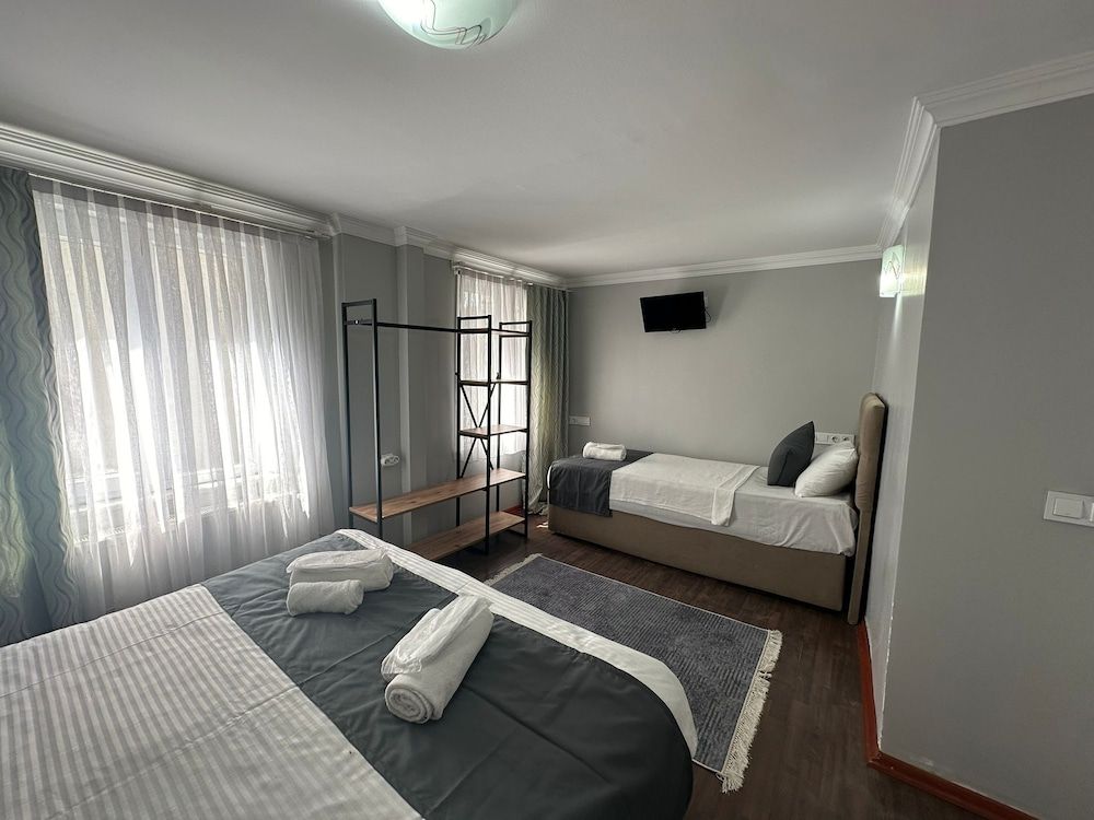 Hotel Rose Bouquets Standard Triple Room, Multiple Beds 3