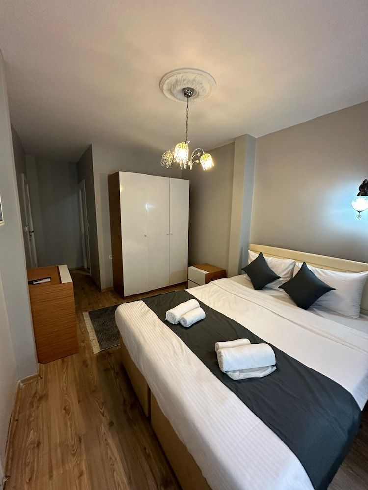 undefined Hotel Rose Bouquets 4