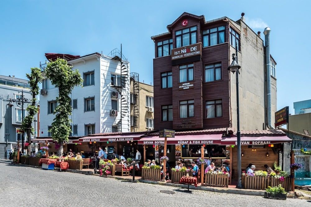 undefined Hotel Rose Bouquets 10