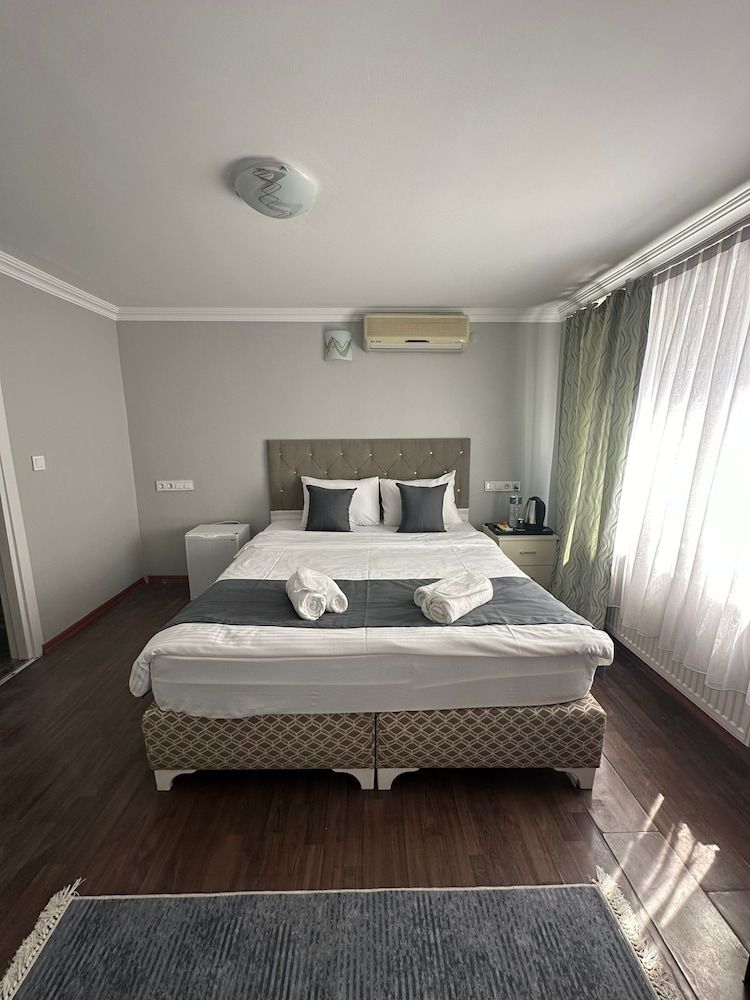 Hotel Rose Bouquets Standard Triple Room, Multiple Beds 2