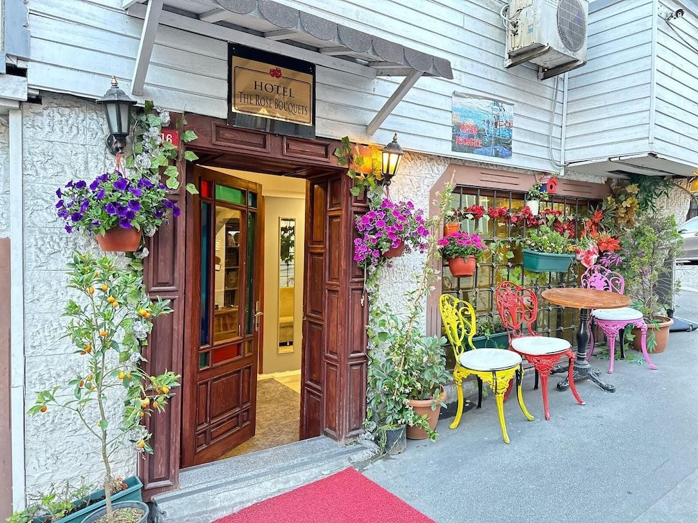 undefined Hotel Rose Bouquets 2