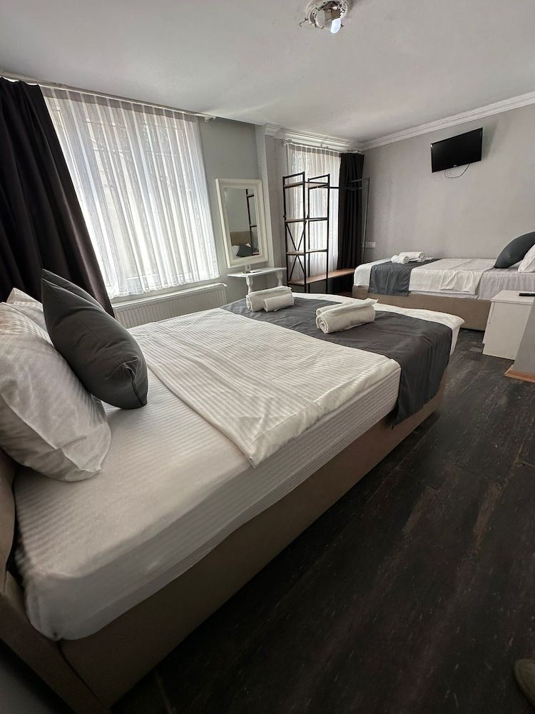 Hotel Rose Bouquets Standard Triple Room, Multiple Beds 4