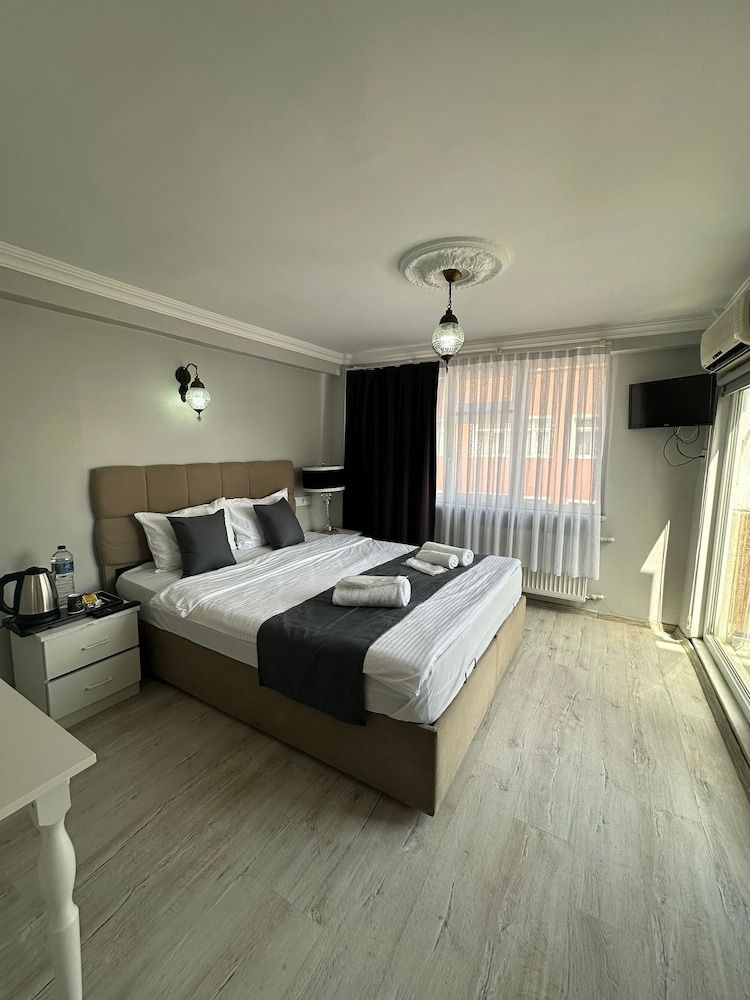 undefined Hotel Rose Bouquets 2