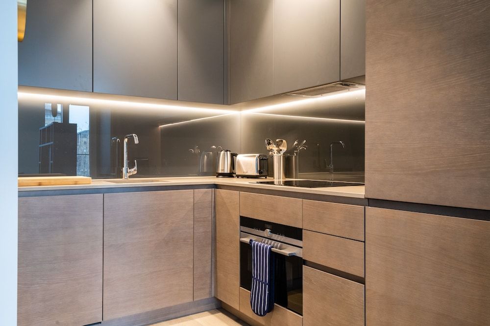 undefined Stylish Studio Apartment With River Views in Londons Bustling Docklands 10