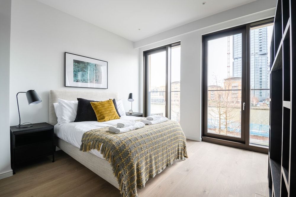 undefined Stylish Studio Apartment With River Views in Londons Bustling Docklands 3