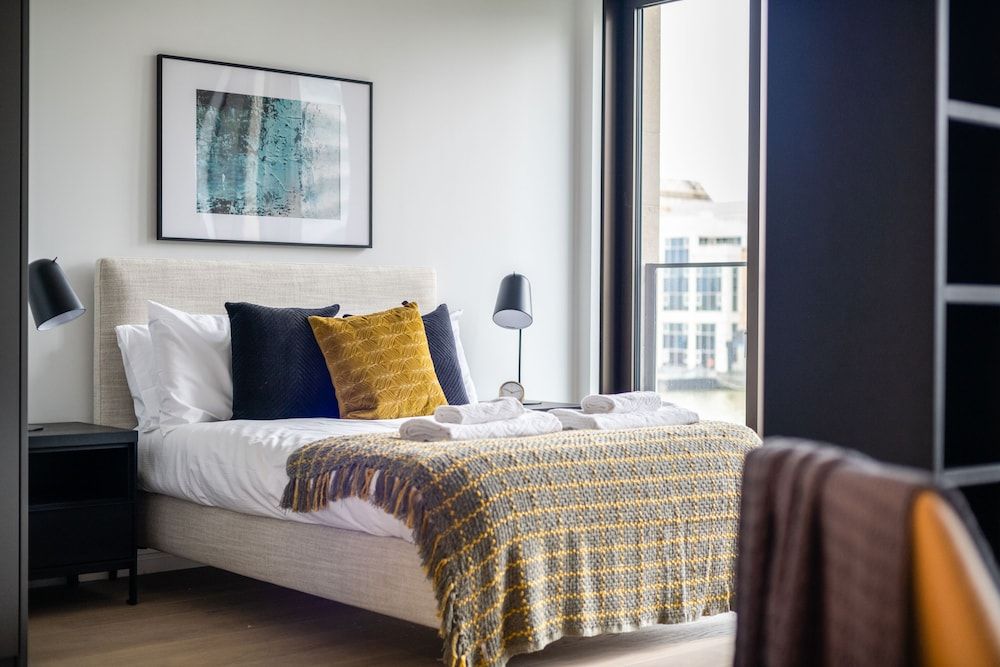 undefined Stylish Studio Apartment With River Views in Londons Bustling Docklands 5