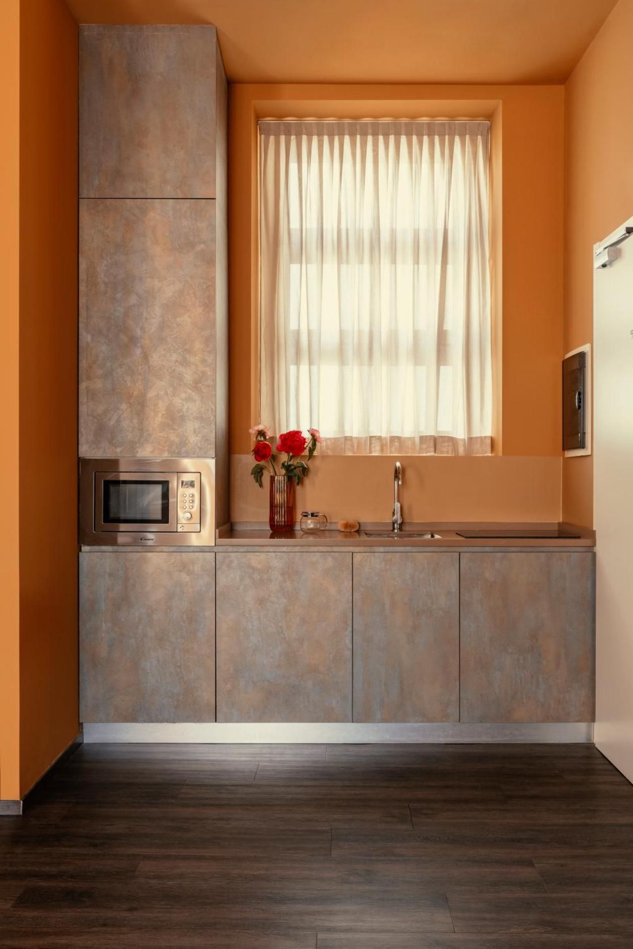 Spacious Studio with Kitchen