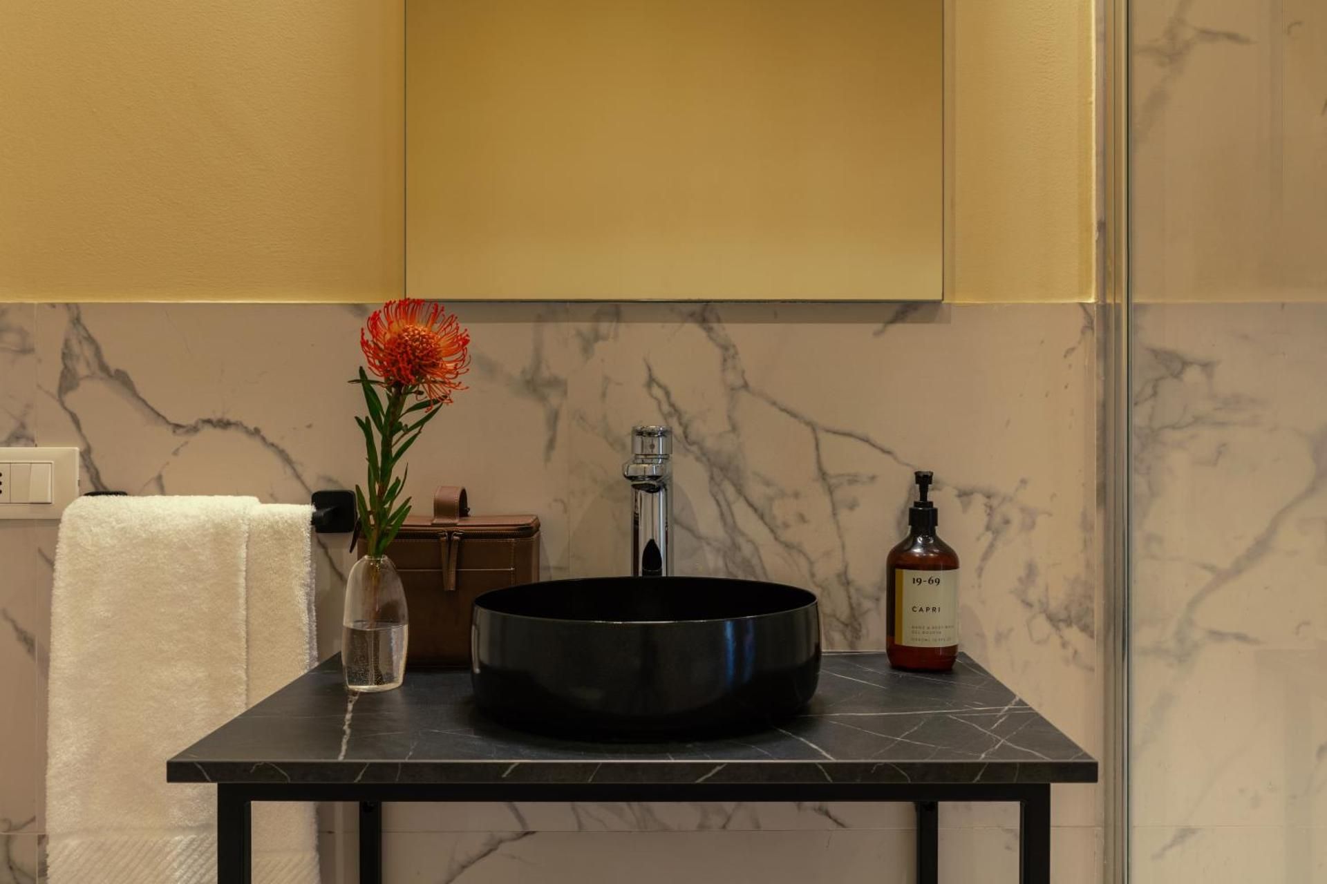 Bob W Milan Ticinese Spacious Apartment - 1 Bedroom - Kitchen - Balcony 2