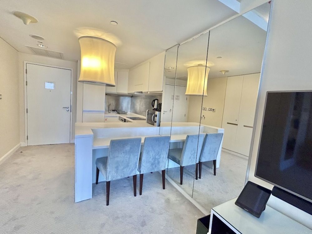 undefined Fashion Avenue Dubai Mall Residences - Studio with balcony 2