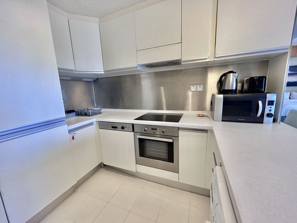 undefined Fashion Avenue Dubai Mall Residences - Studio with balcony 3