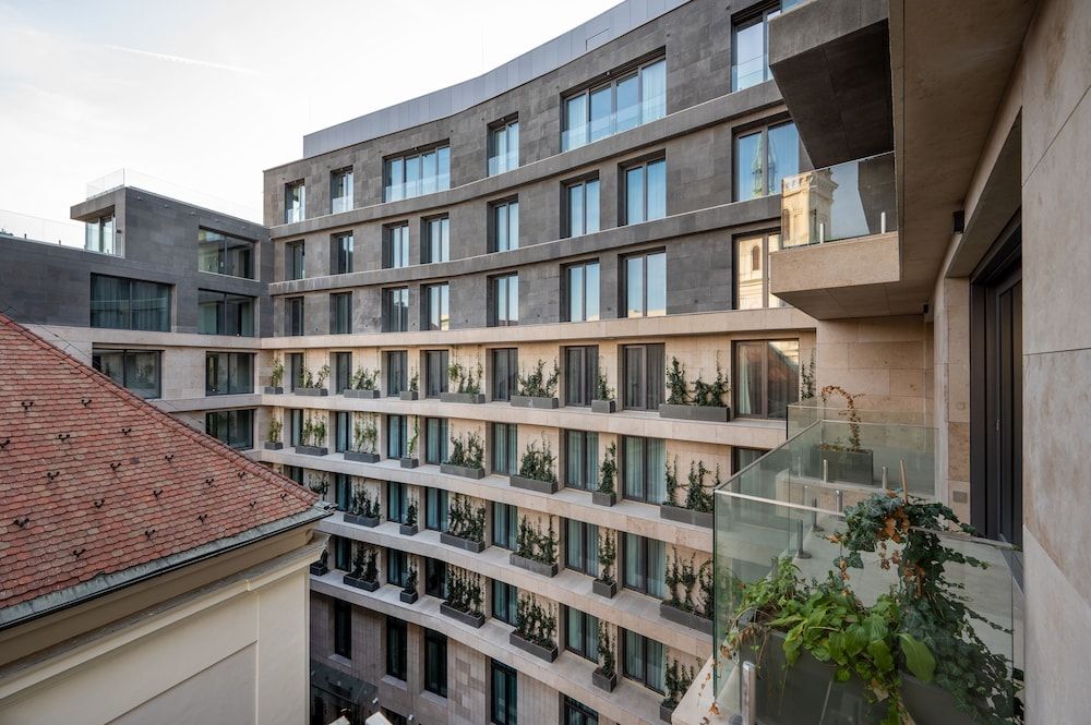 undefined Emerald Downtown Suites 8