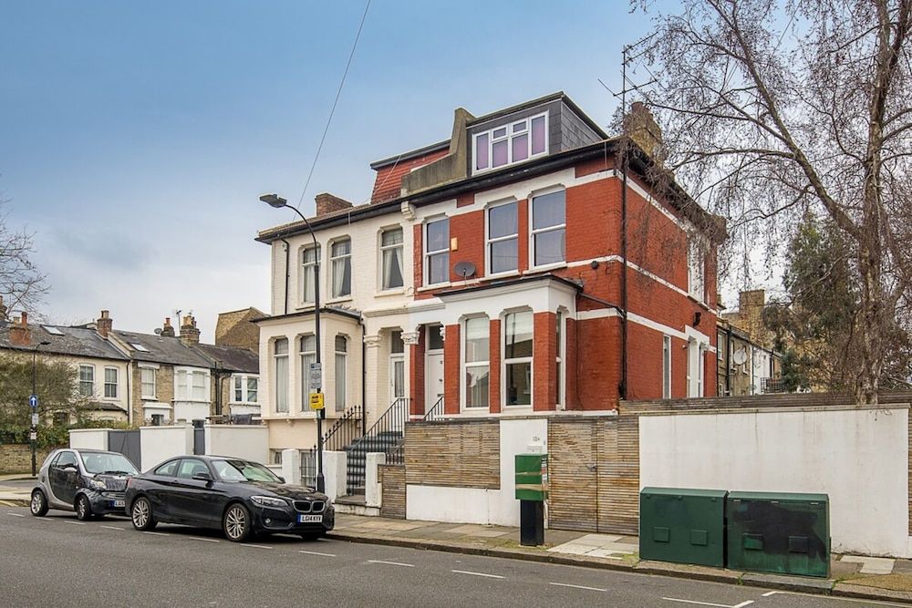 undefined Lovely Designer 1 Bedroom Shepherd's Bush 7 min to Tube 5