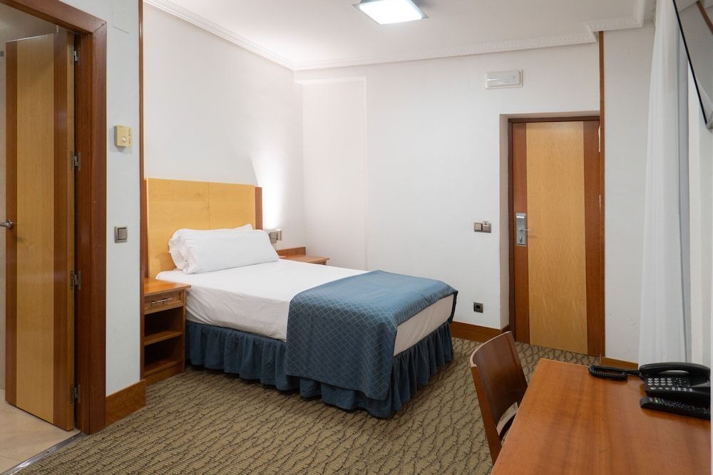 Hotel Mora by MIJ Standard Triple Room 5