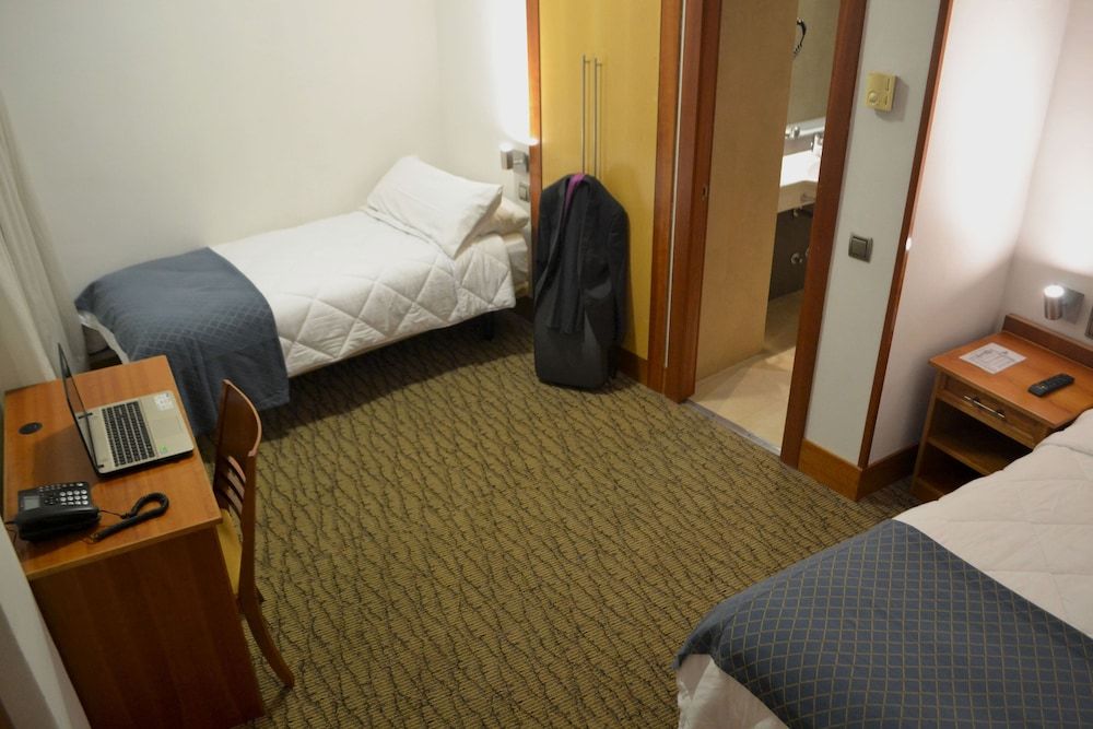 Hotel Mora by MIJ Standard Triple Room 4