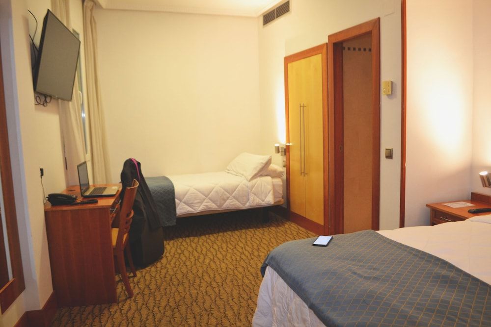 Hotel Mora by MIJ Standard Triple Room 3