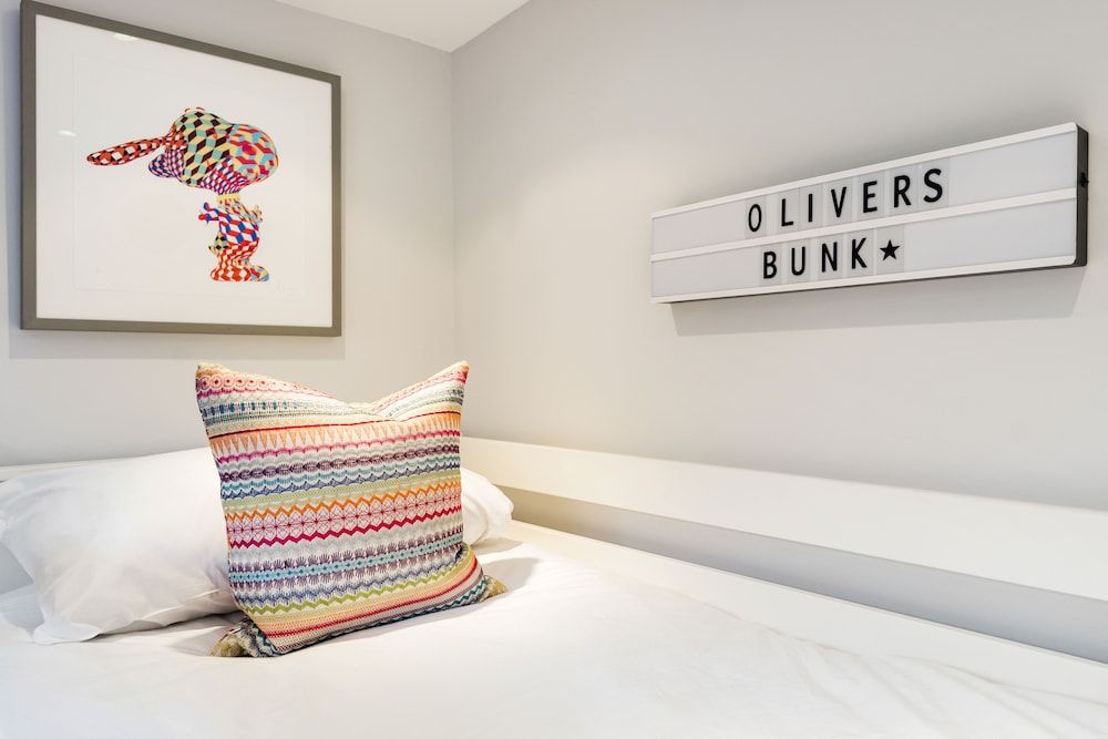 Chic Wandsworth Home with Patio House (3 Bedrooms) 12