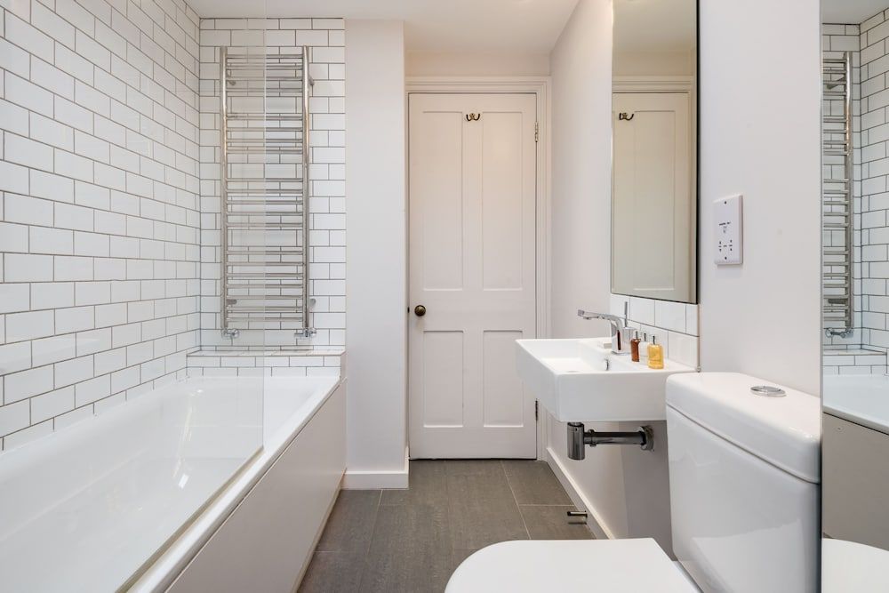 Chic Wandsworth Home with Patio House (3 Bedrooms) 16