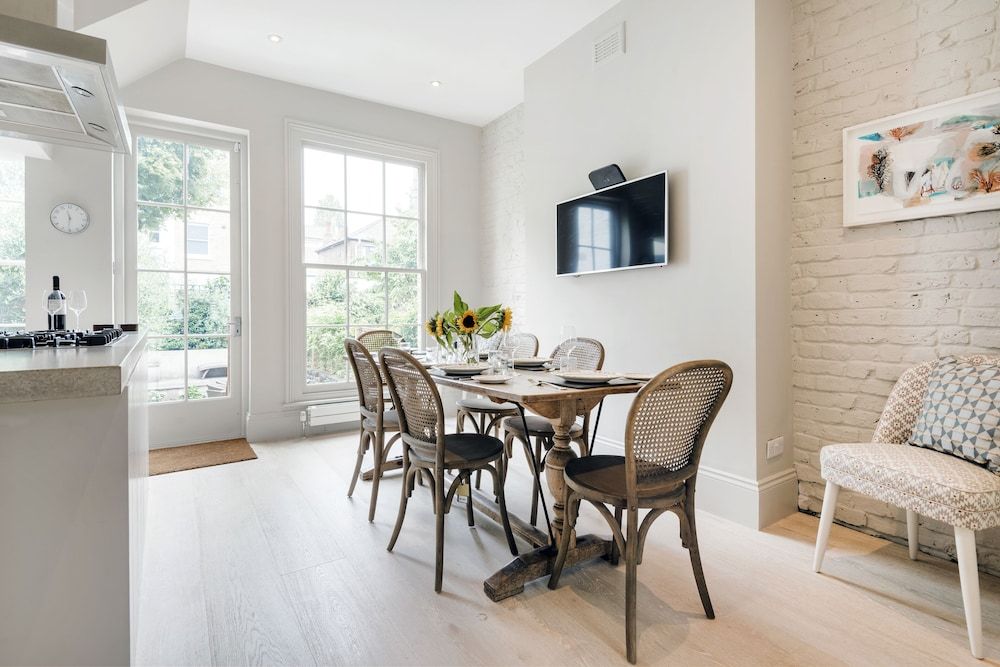 undefined Chic Wandsworth Home with Patio 5