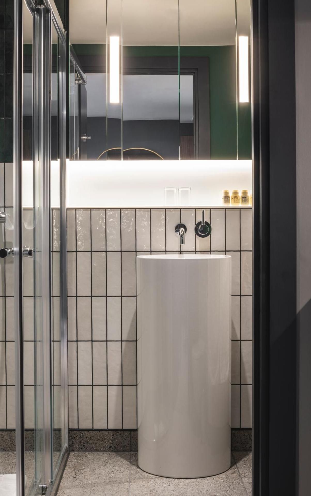 The Gate London City Urban Twin Studio 7