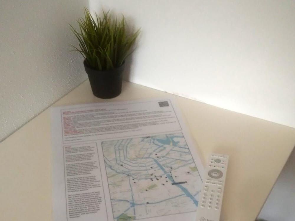 little AMSTEL HouseBoat Basic Twin Room, Canal View 8