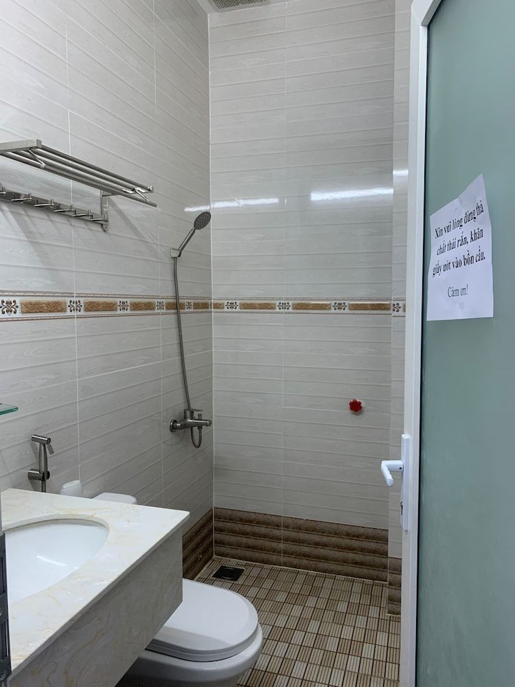 Thuy Trang Hotel Family Room 7