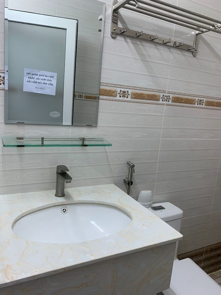 Thuy Trang Hotel Family Room 8