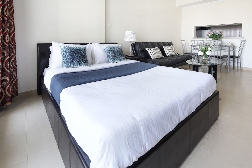 undefined Superb Studio w/ Lake Views in JLT - Near the Metro! 8