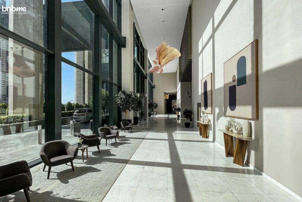 bnbme | Boulevard Heights | 3 + Maids