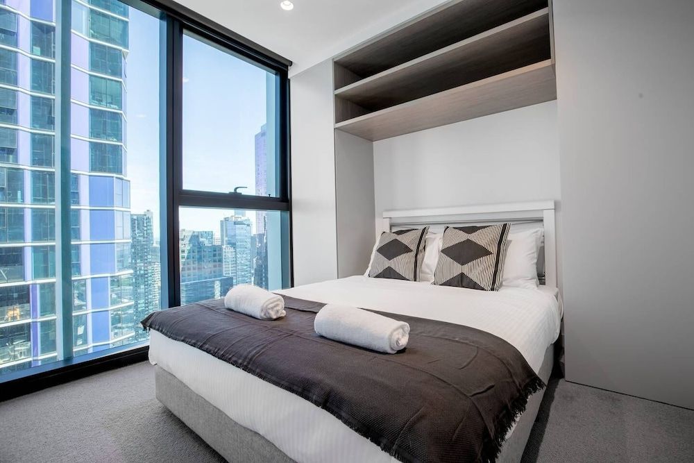 undefined Cozy APT With City Views Next to Meblourne Central 6