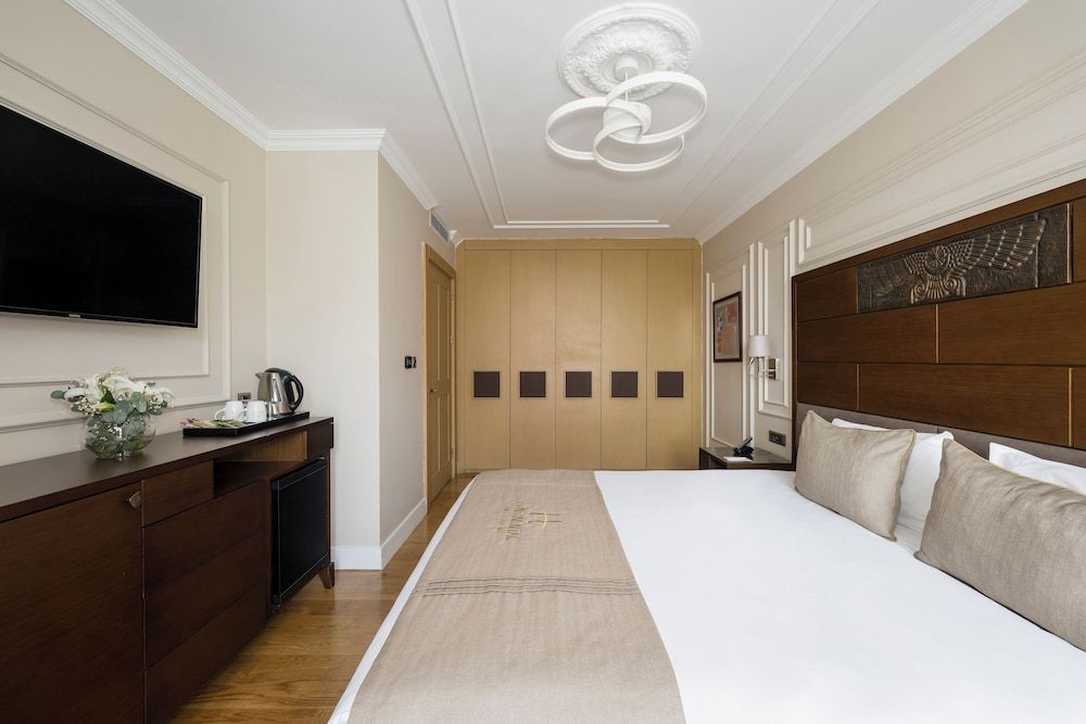 Continental Hotel Superior Room, Non Smoking 8