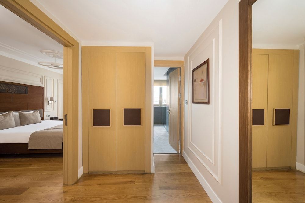 Continental Hotel Superior Room, Non Smoking 15