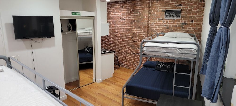 Studios Midtown Manhattan Studio726, 2 Bunk Beds Twin Over Full 8