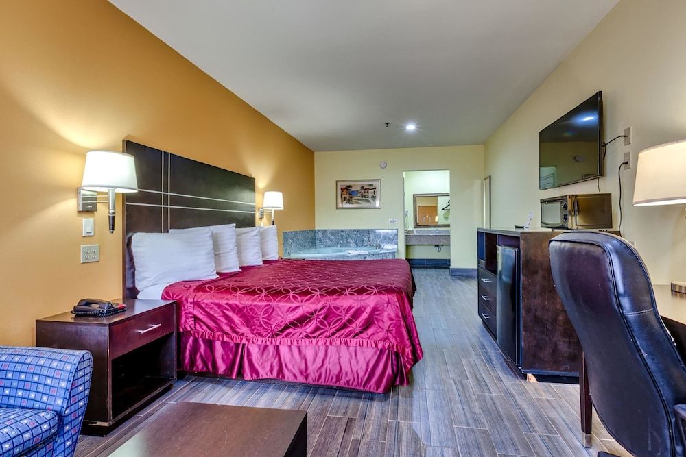 Suite, 1 King Bed, Non Smoking