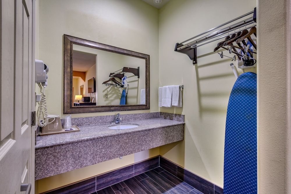 Quality Inn Brownsville Room, 2 Queen Beds, Accessible, Non Smoking 8