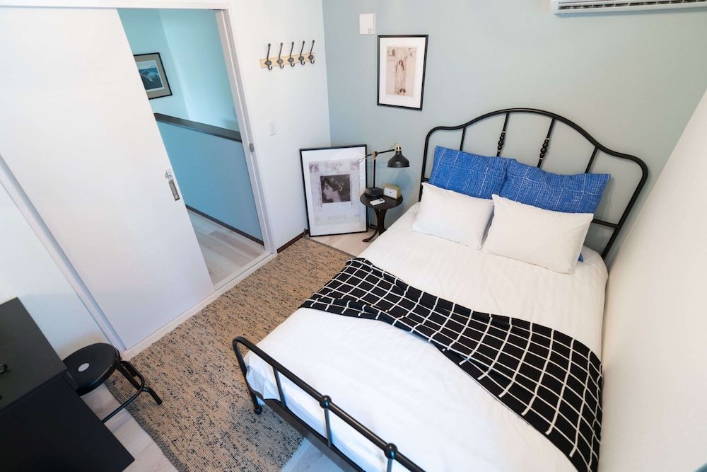 undefined Back to 90s American Style House 9