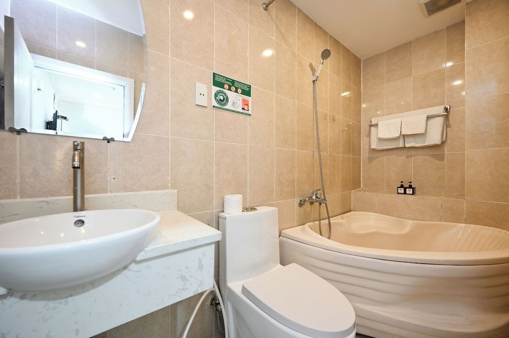 Ruby Saigon Hotel - Ben Thanh Superior Double or Twin Room 10