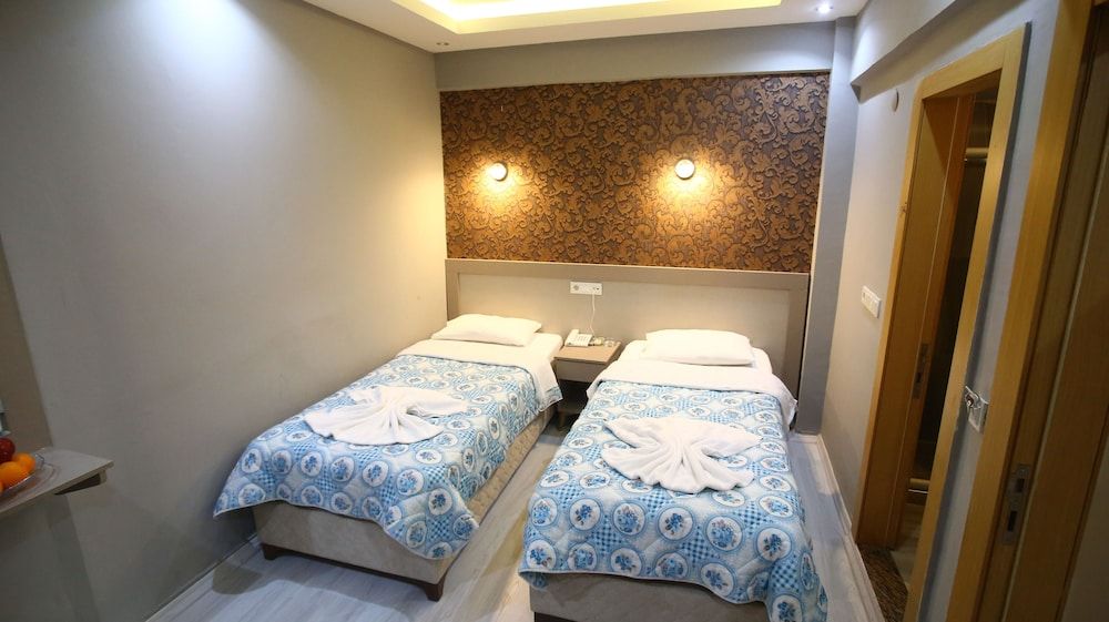 undefined Fly Hotel 9