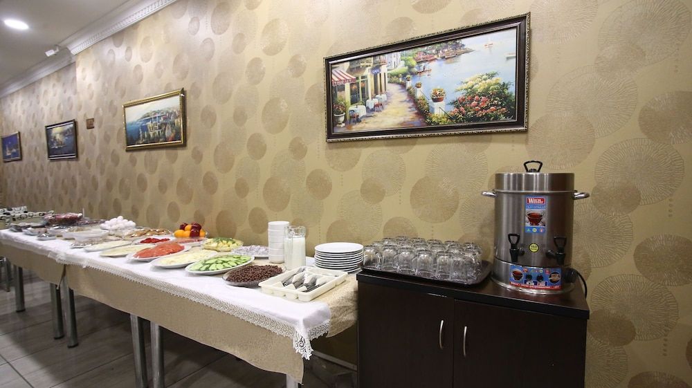 undefined Fly Hotel 5