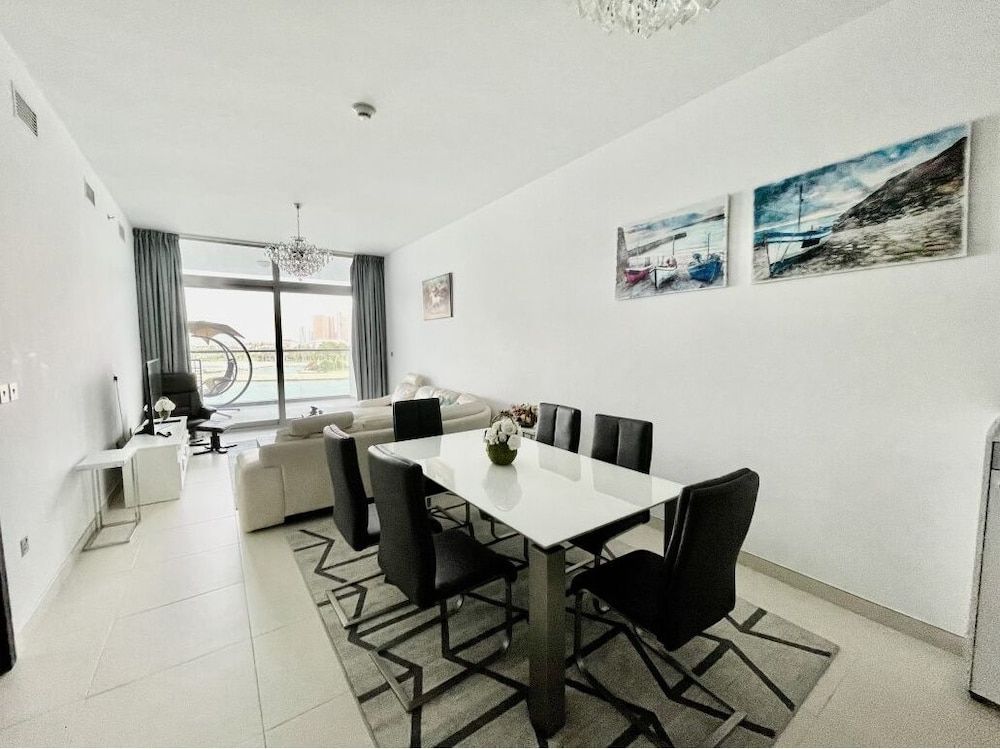 undefined Stunning 1 Bedroom Sea View on the Palm 4