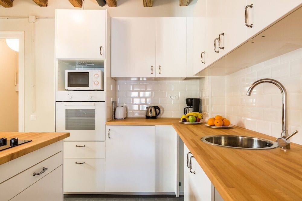 White Suite Barcelona Apartment, 3 Bedrooms, Smoking, Balcony 11