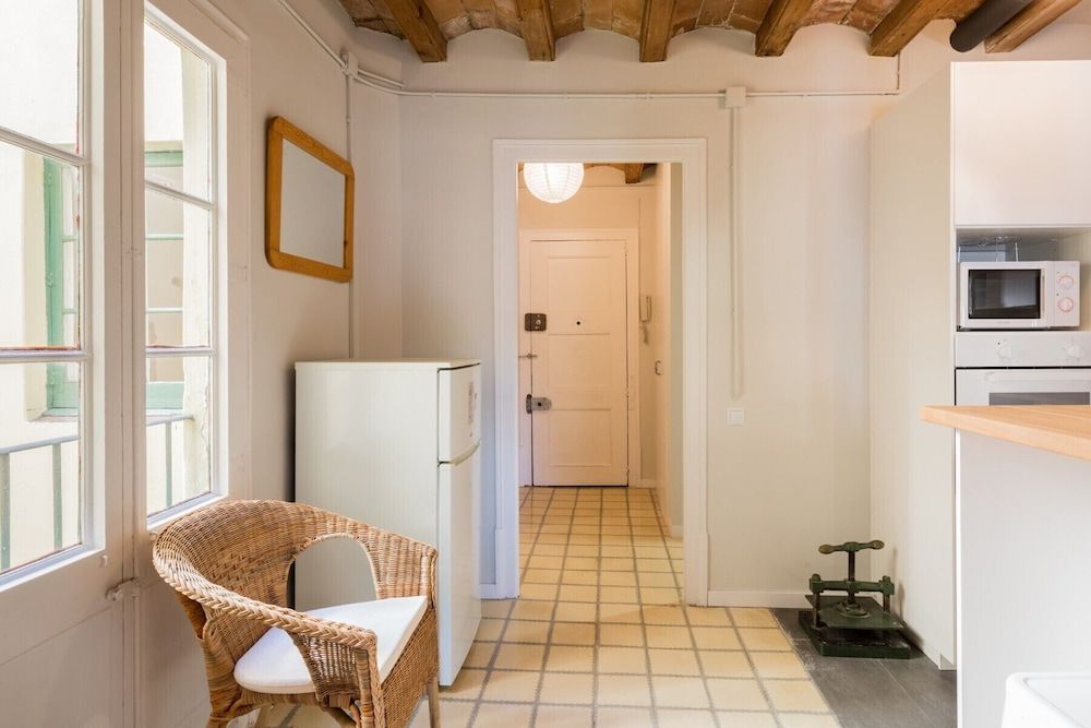 White Suite Barcelona Apartment, 3 Bedrooms, Smoking, Balcony 10