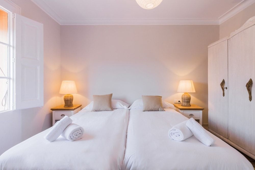 undefined White Suite Barcelona 10