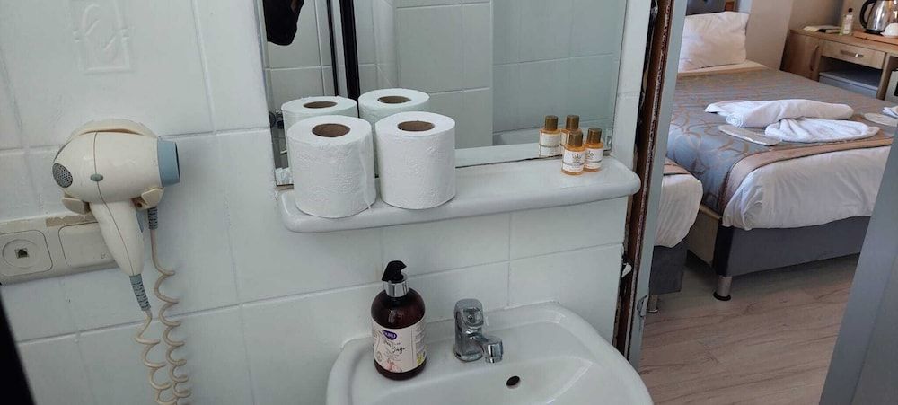 Paris Hotel Cafe Restaurant Economy Triple Room 6