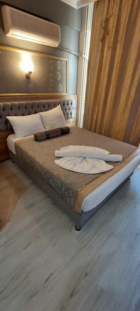 undefined Paris Hotel Cafe Restaurant 3